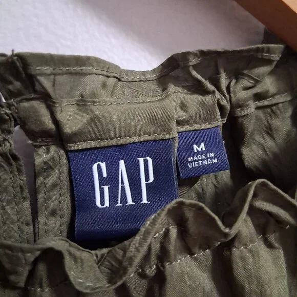 GAP NWT High Neck Ruffle Crinkle Blouse Tank Olive Green Medium - Picture 2 of 9